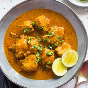 Srilankan chicken curry in a bowl