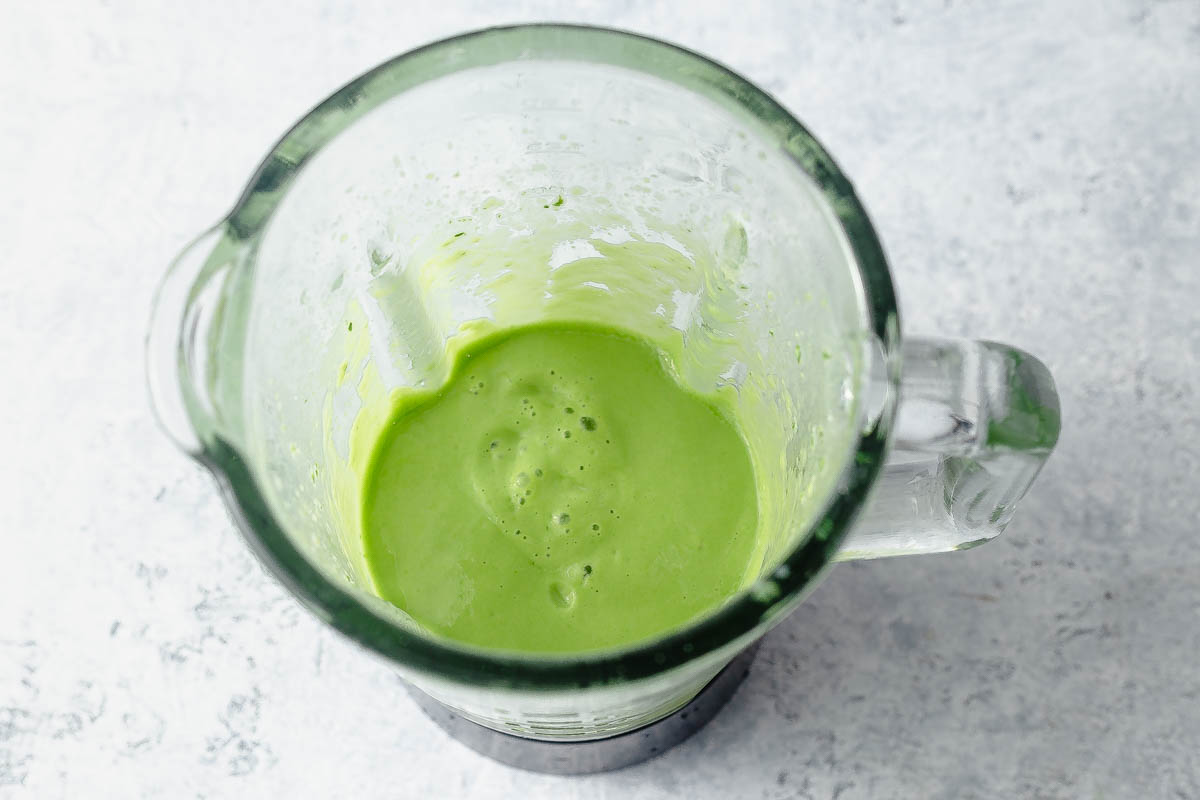 Keto green smoothie in the blender