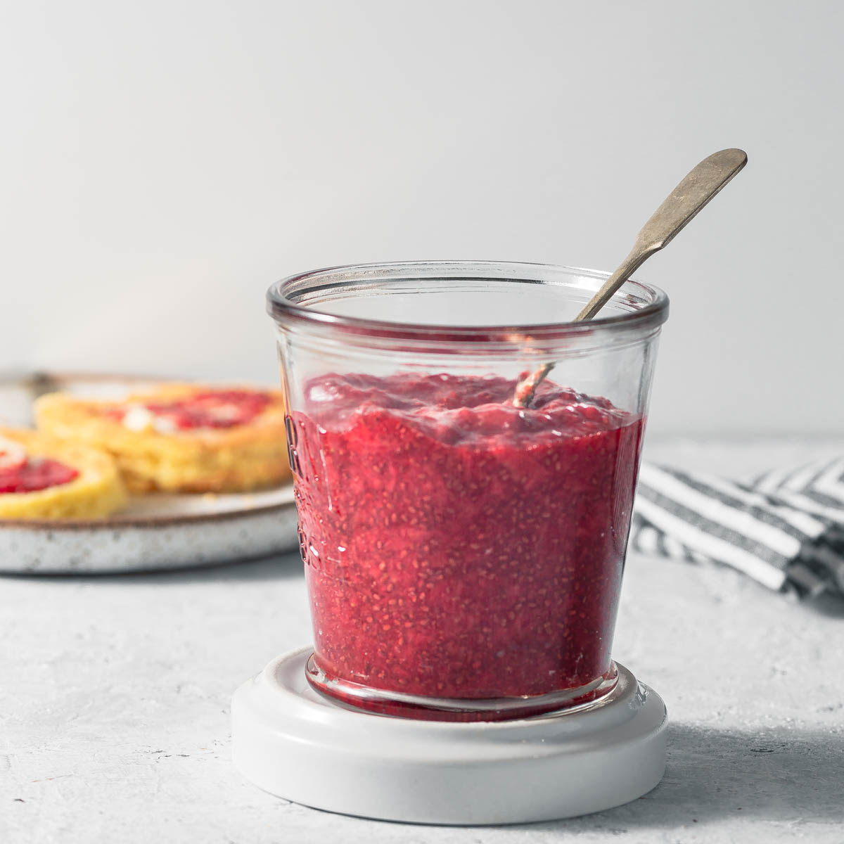 Keto Strawberry Jam (Sugar free, low carb, easy recipe)