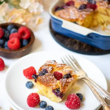 VERY BERRY BREAD PUDDING.