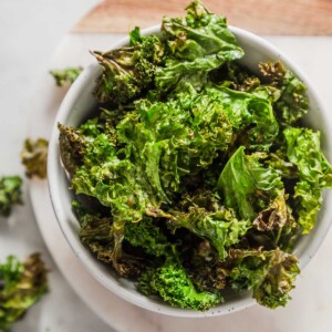 air fryer kale chips in a bowl.