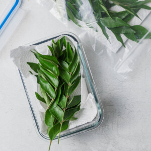 storing curry leaves in airtight container.