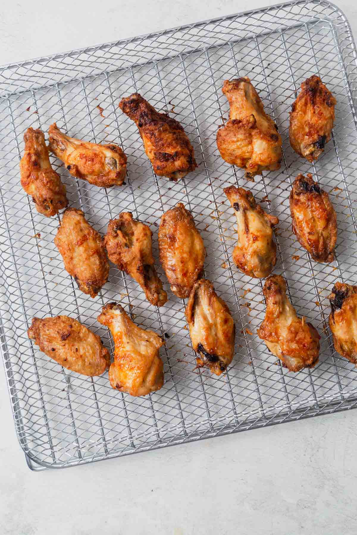air fried chicken wings on the air fryer tray.